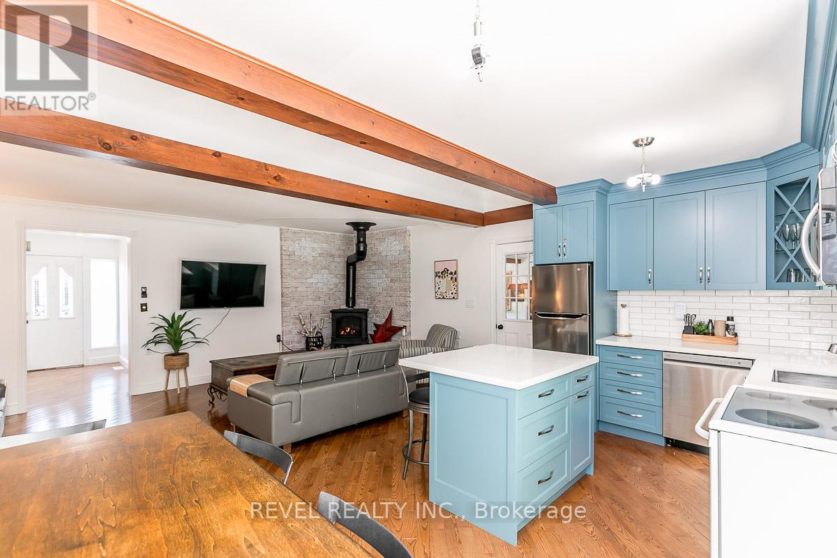 2440 CHAMPLAIN RD