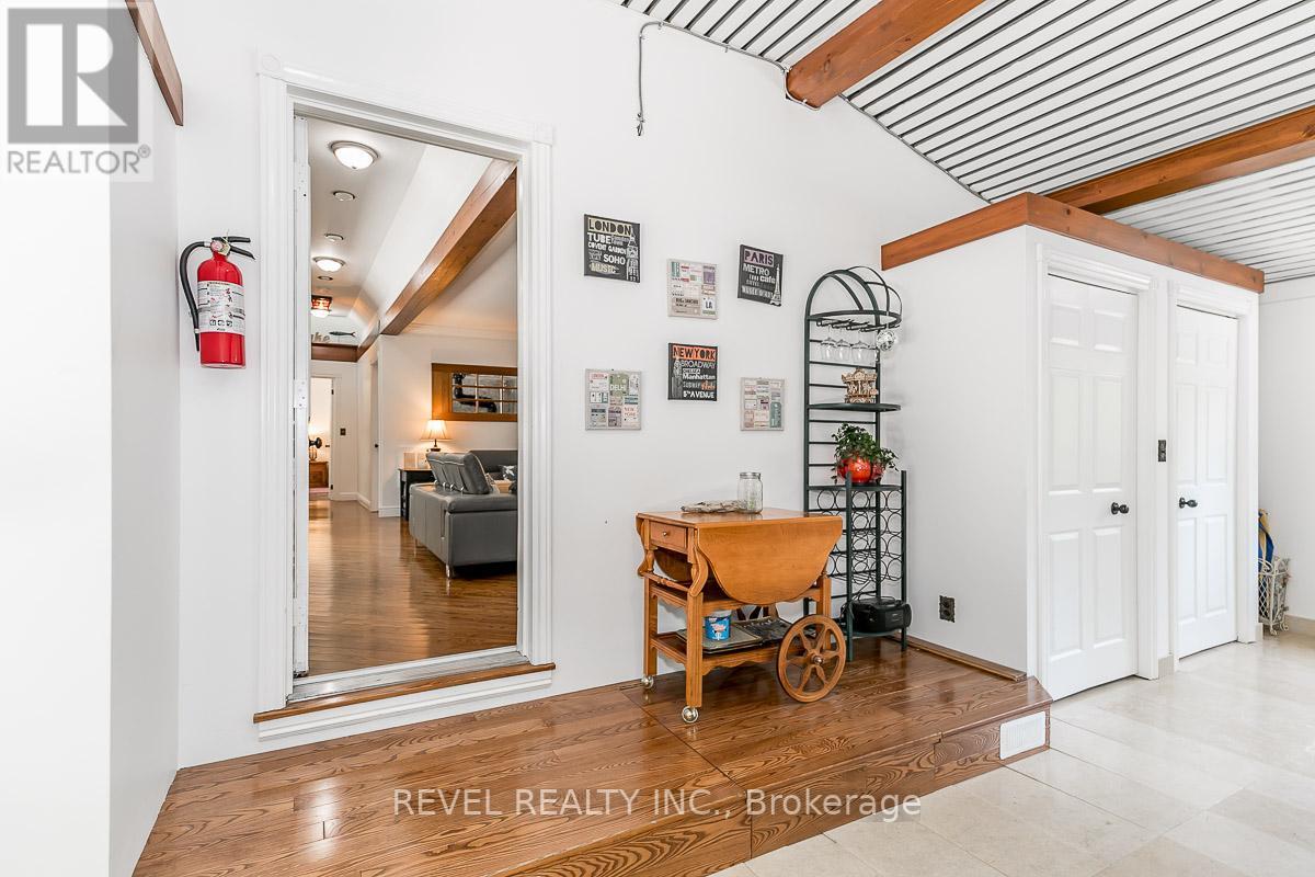 2440 CHAMPLAIN RD
