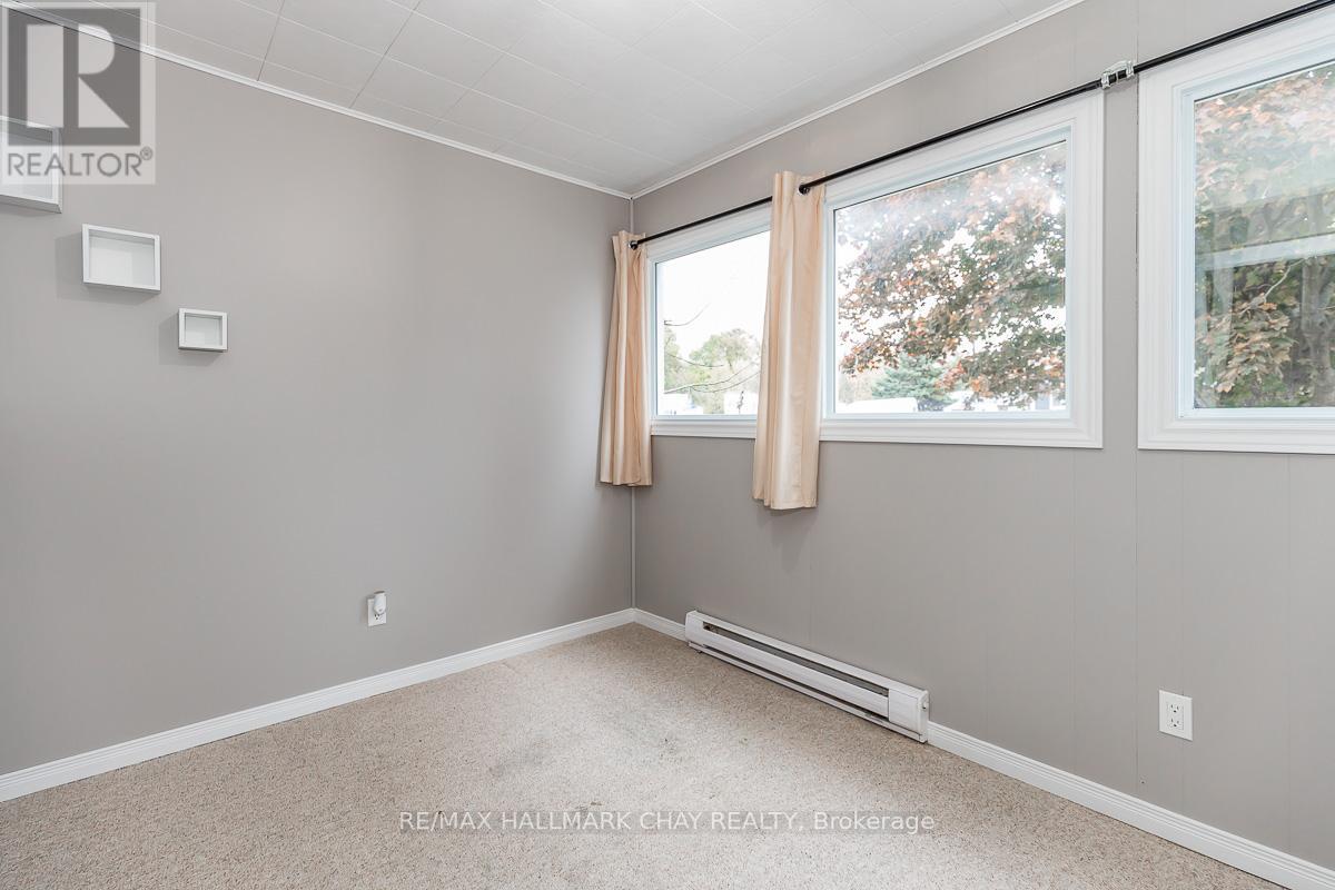 62 HOOVER CRES