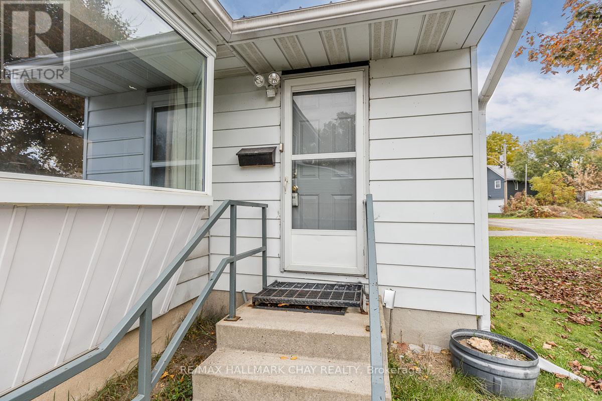 62 HOOVER CRES
