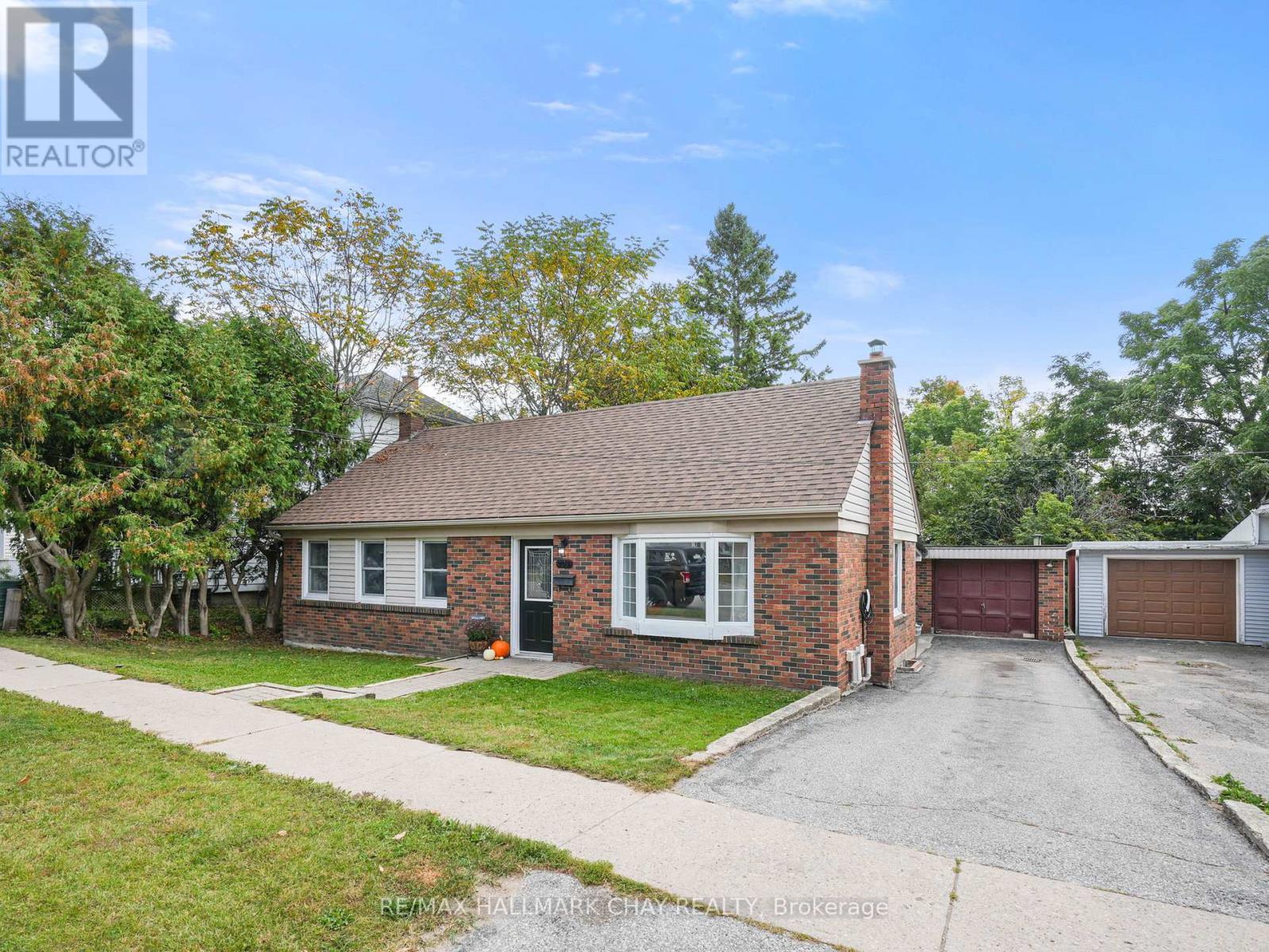 205 MARY ST
