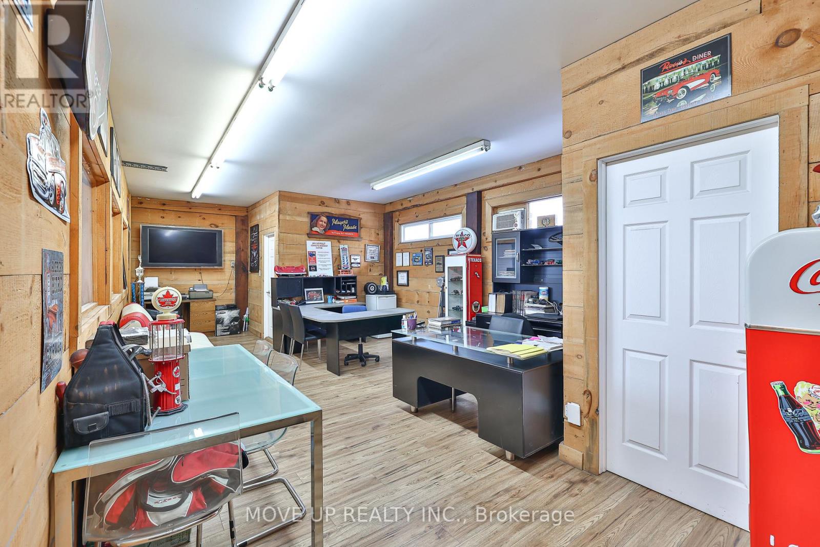 10 GREENGAGE RD N