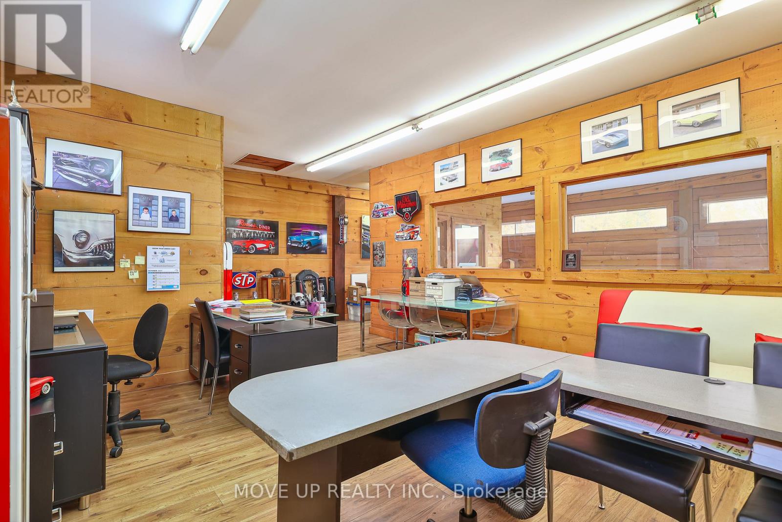 10 GREENGAGE RD N