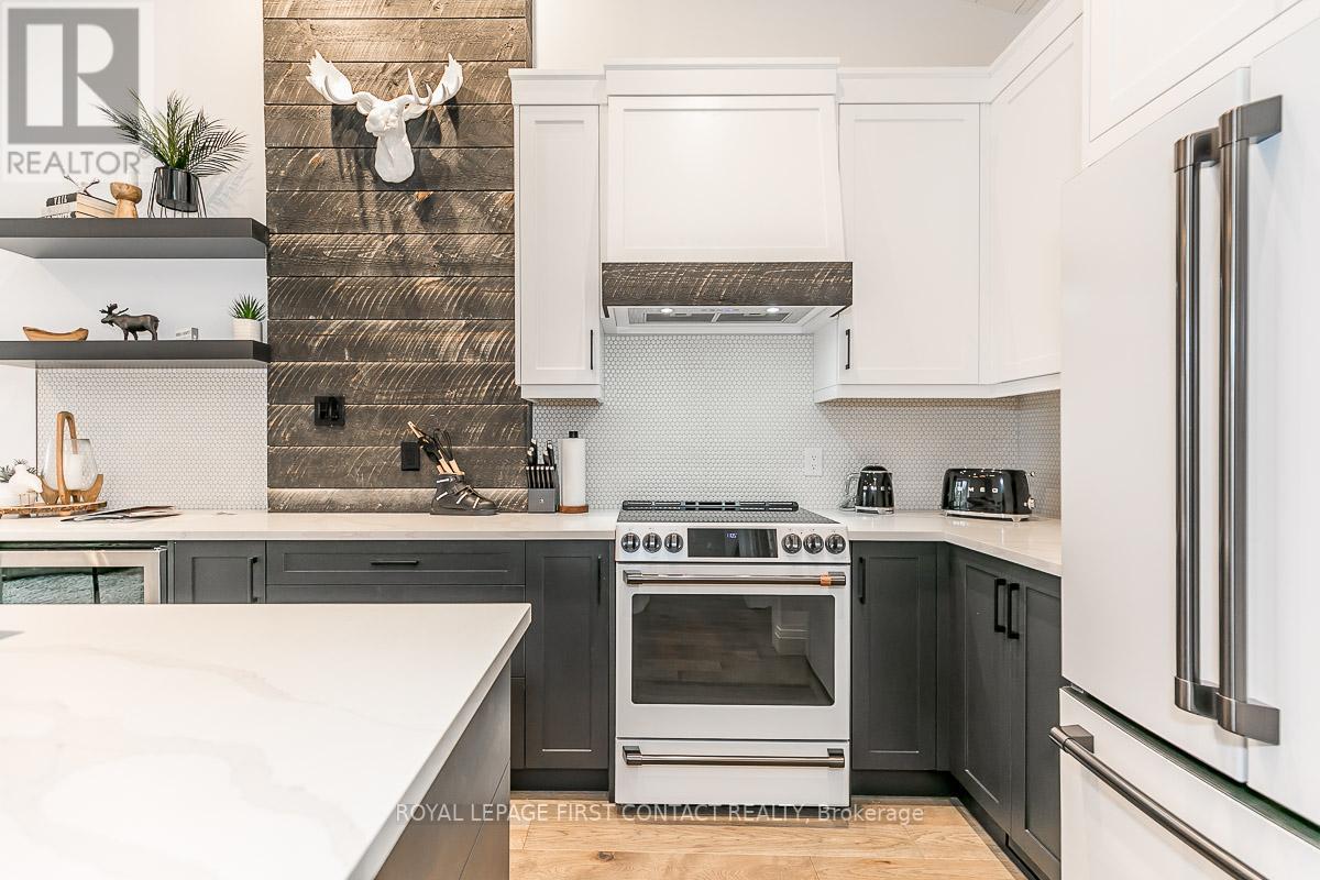 #5 -5 HARBOUR ST E