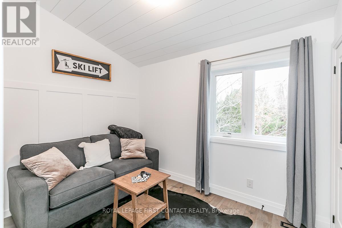 #5 -5 HARBOUR ST E