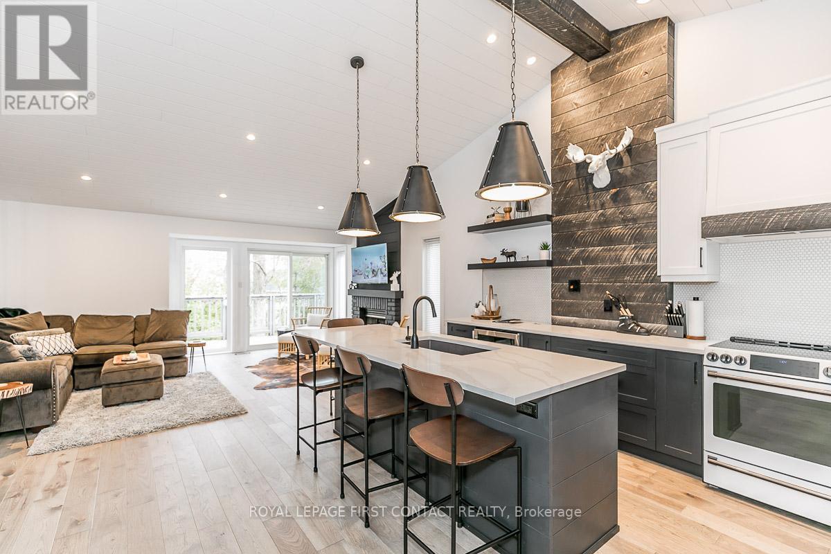 #5 -5 HARBOUR ST E