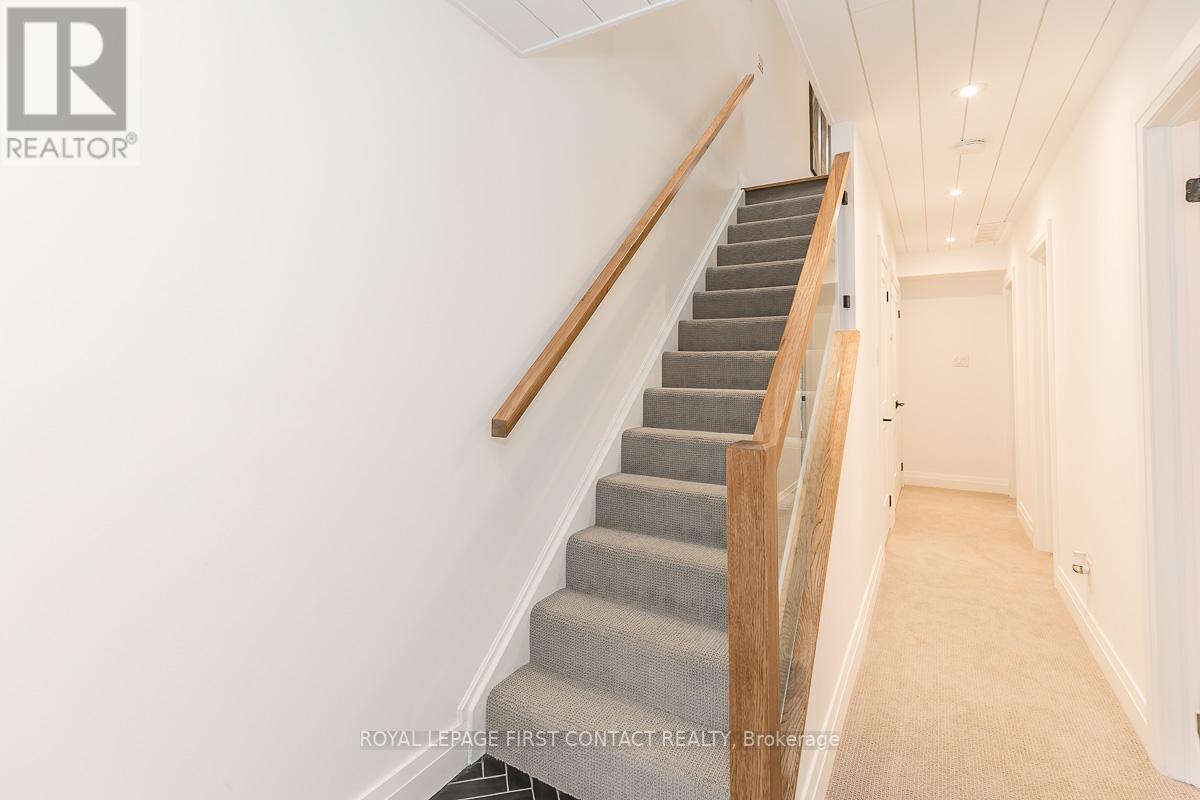 #5 -5 HARBOUR ST E