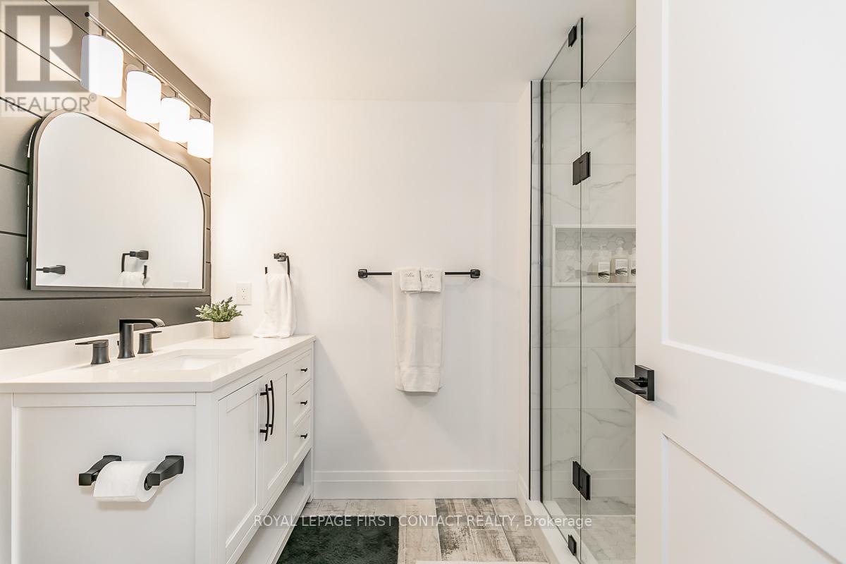 #5 -5 HARBOUR ST E
