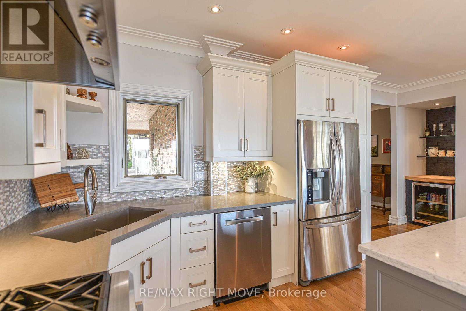 449 VICTORIA CRES