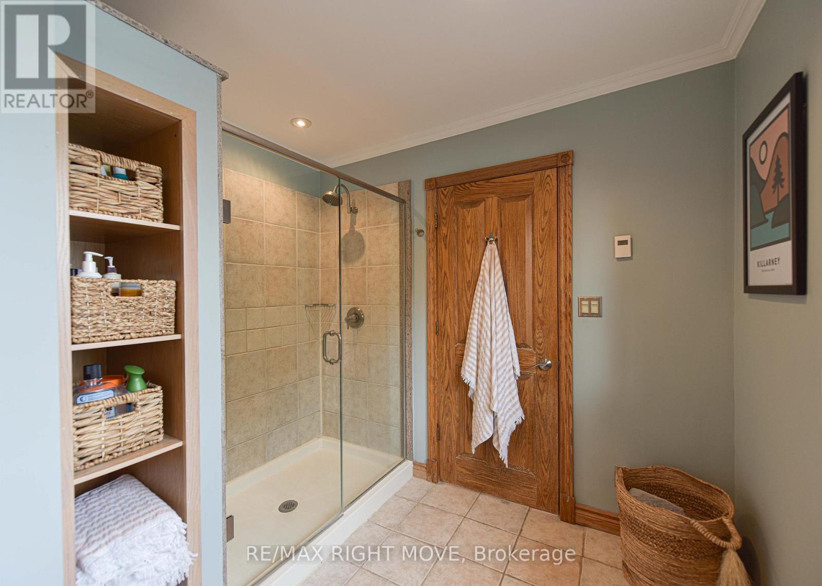 449 VICTORIA CRES