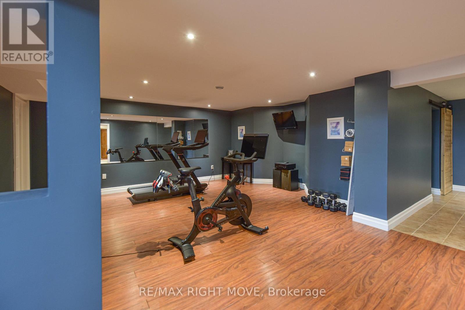 449 VICTORIA CRES