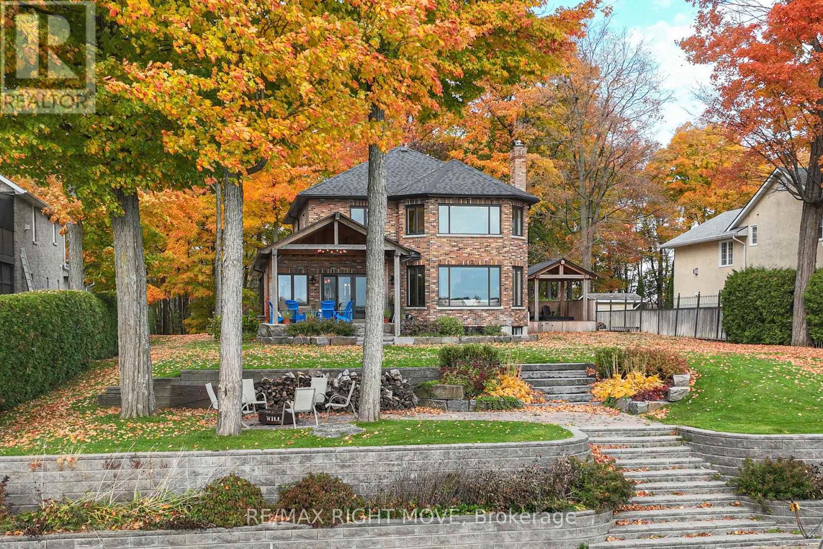 449 VICTORIA CRES