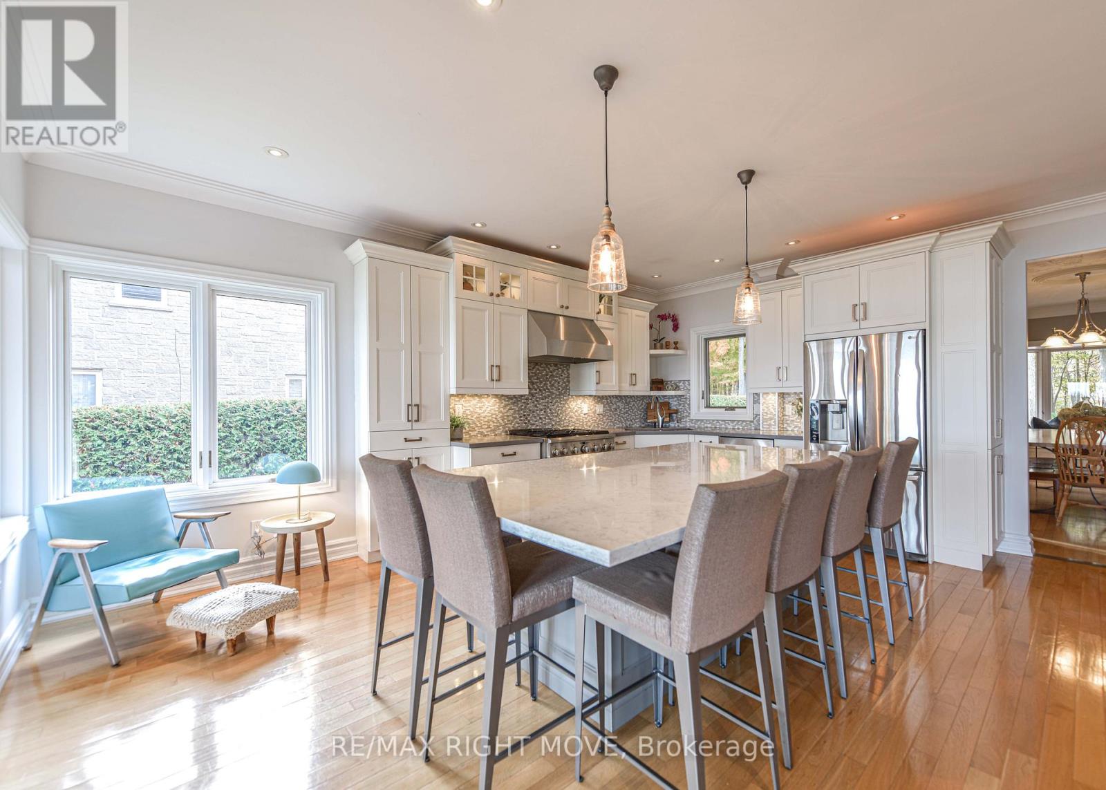 449 VICTORIA CRES