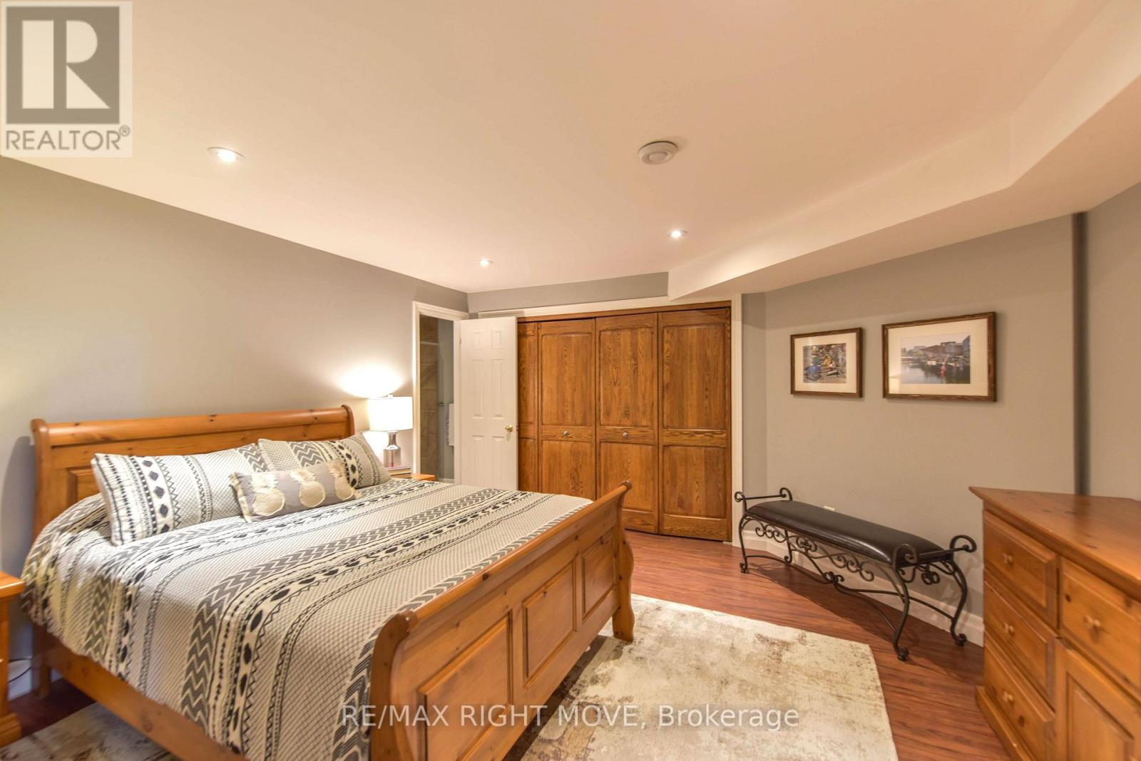 449 VICTORIA CRES