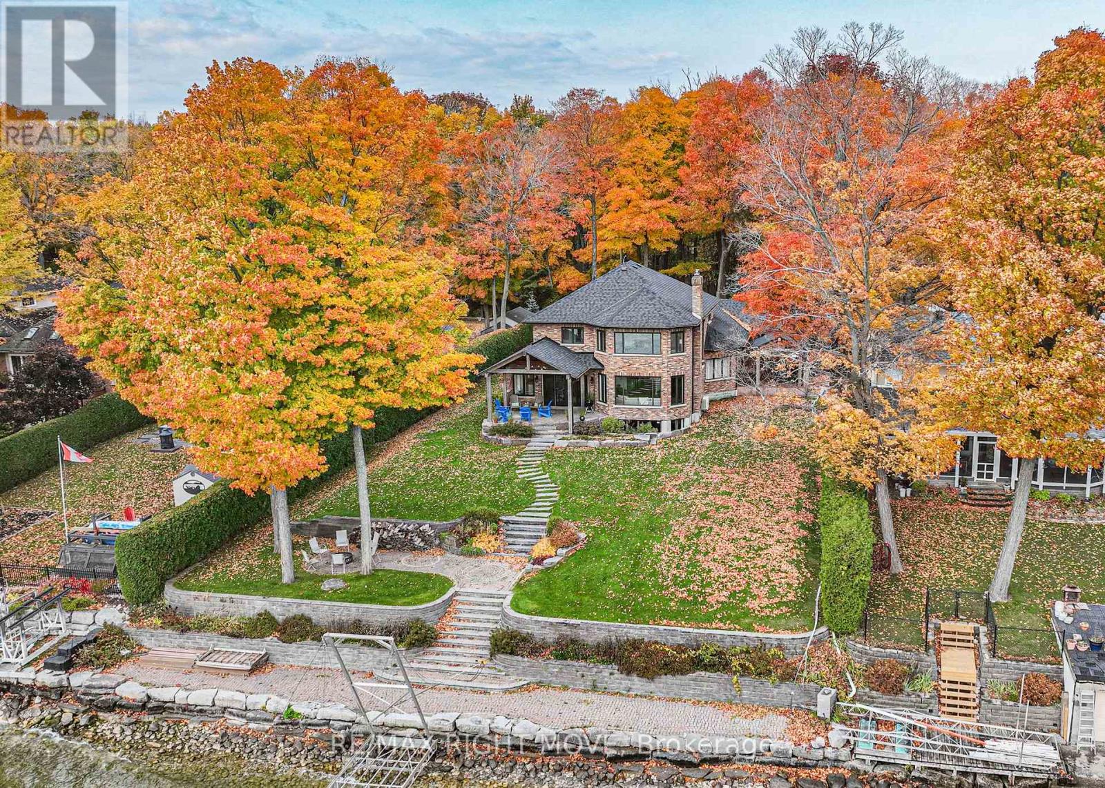 449 VICTORIA CRES