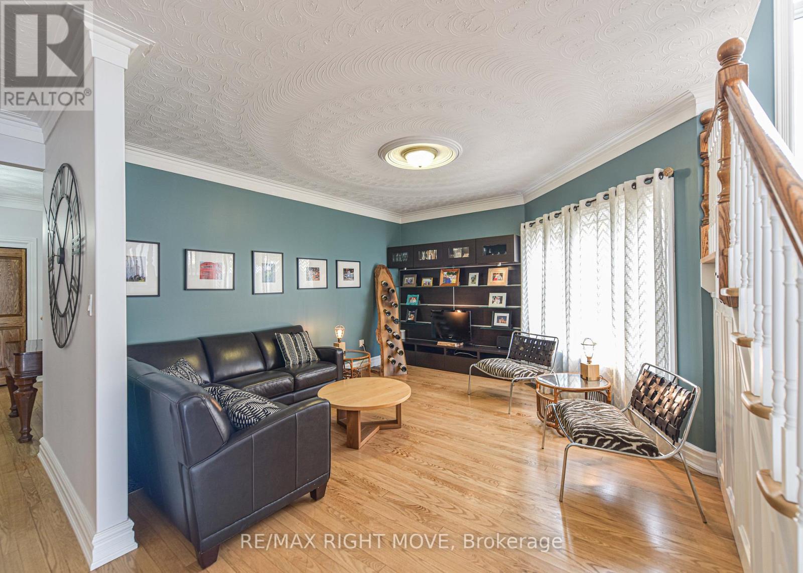 449 VICTORIA CRES