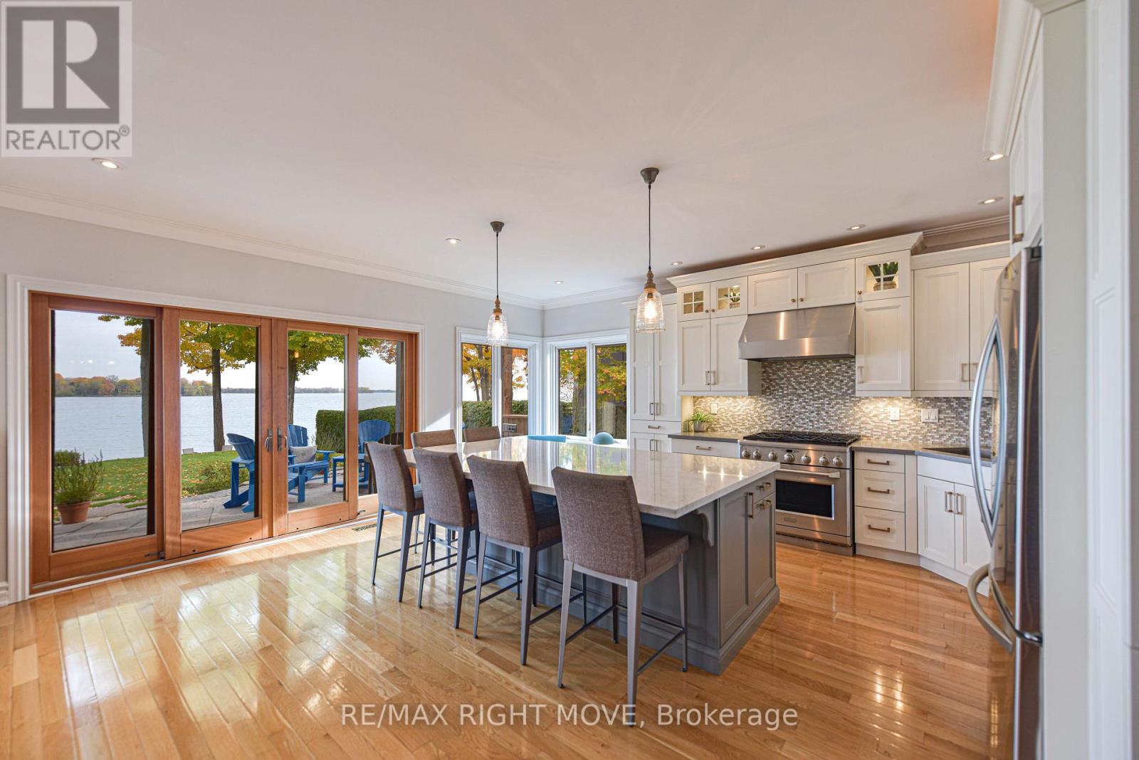 449 VICTORIA CRES
