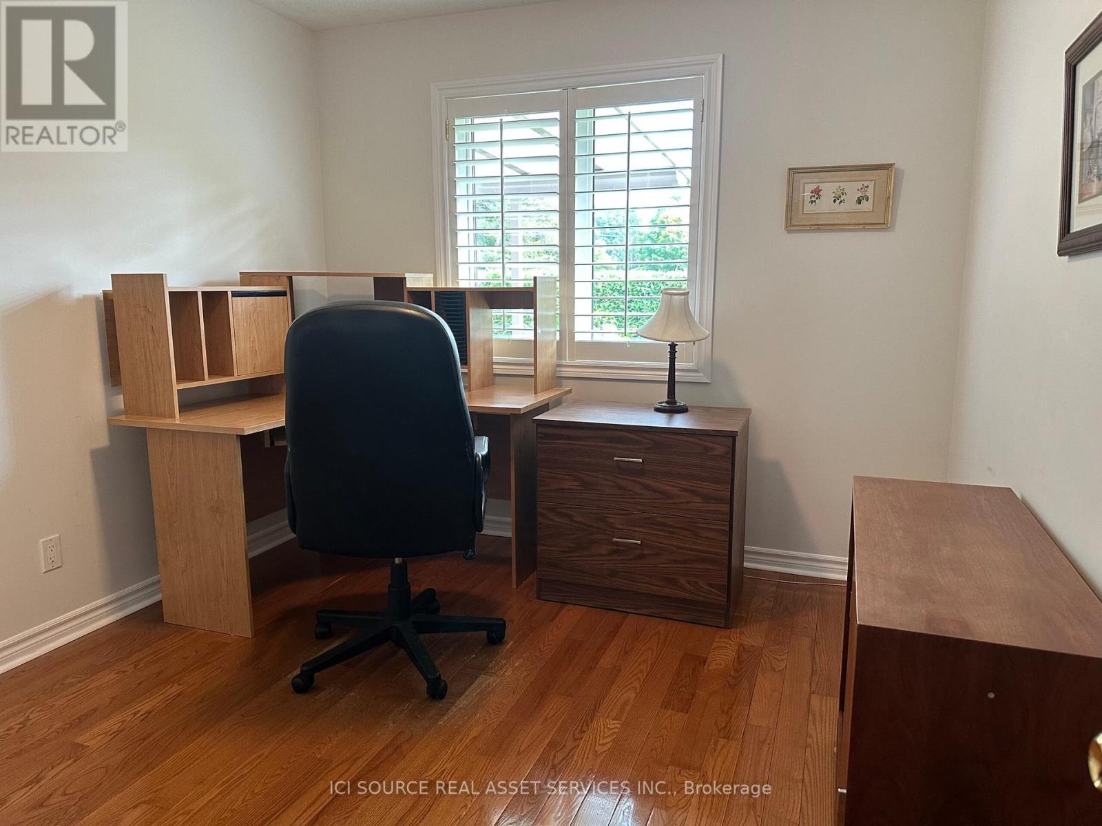#17 -90 BURKE ST, #17