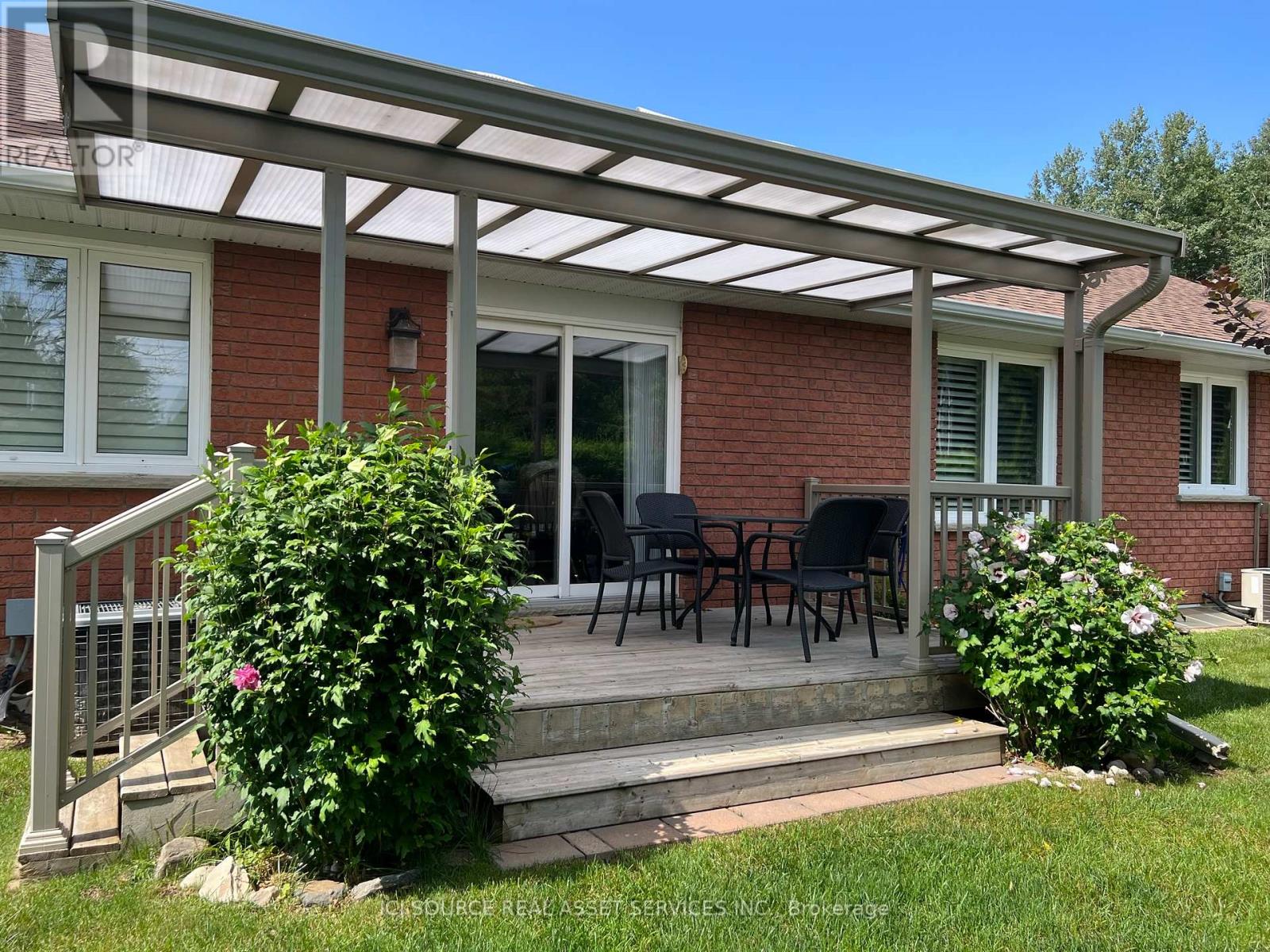 #17 -90 BURKE ST, #17