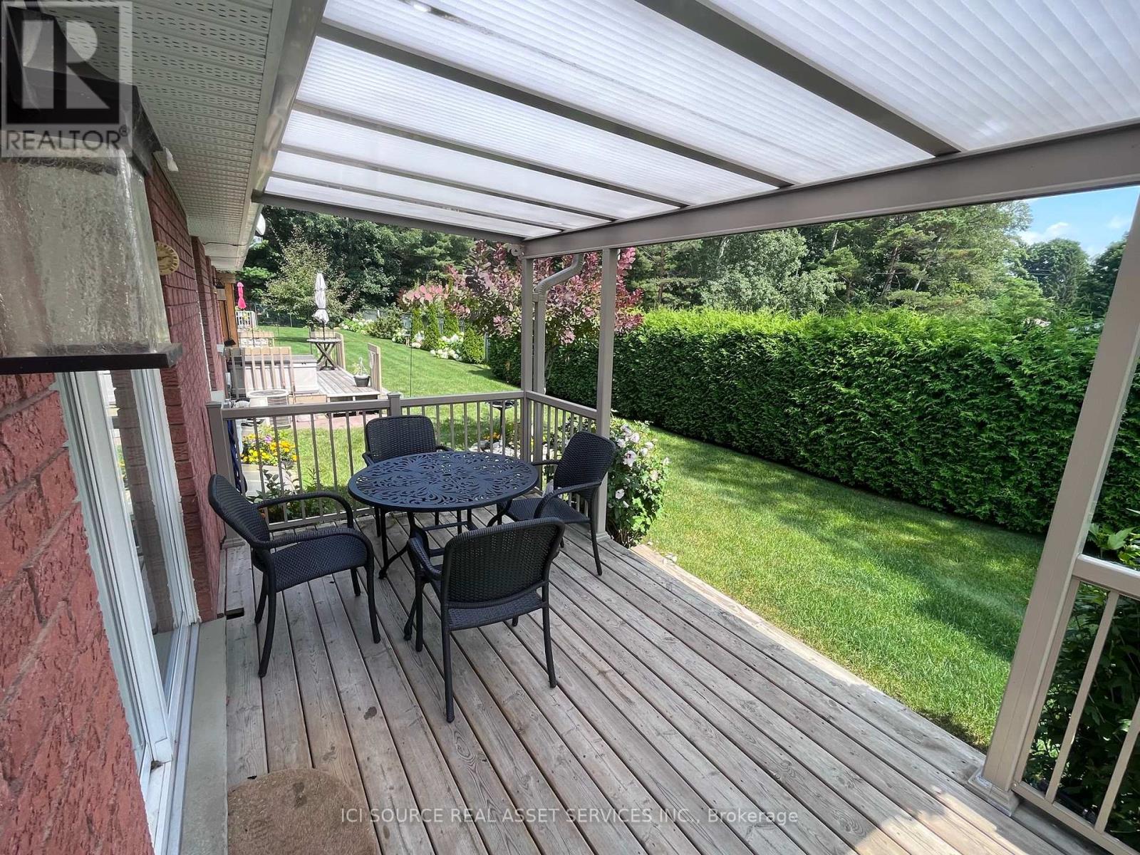 #17 -90 BURKE ST, #17