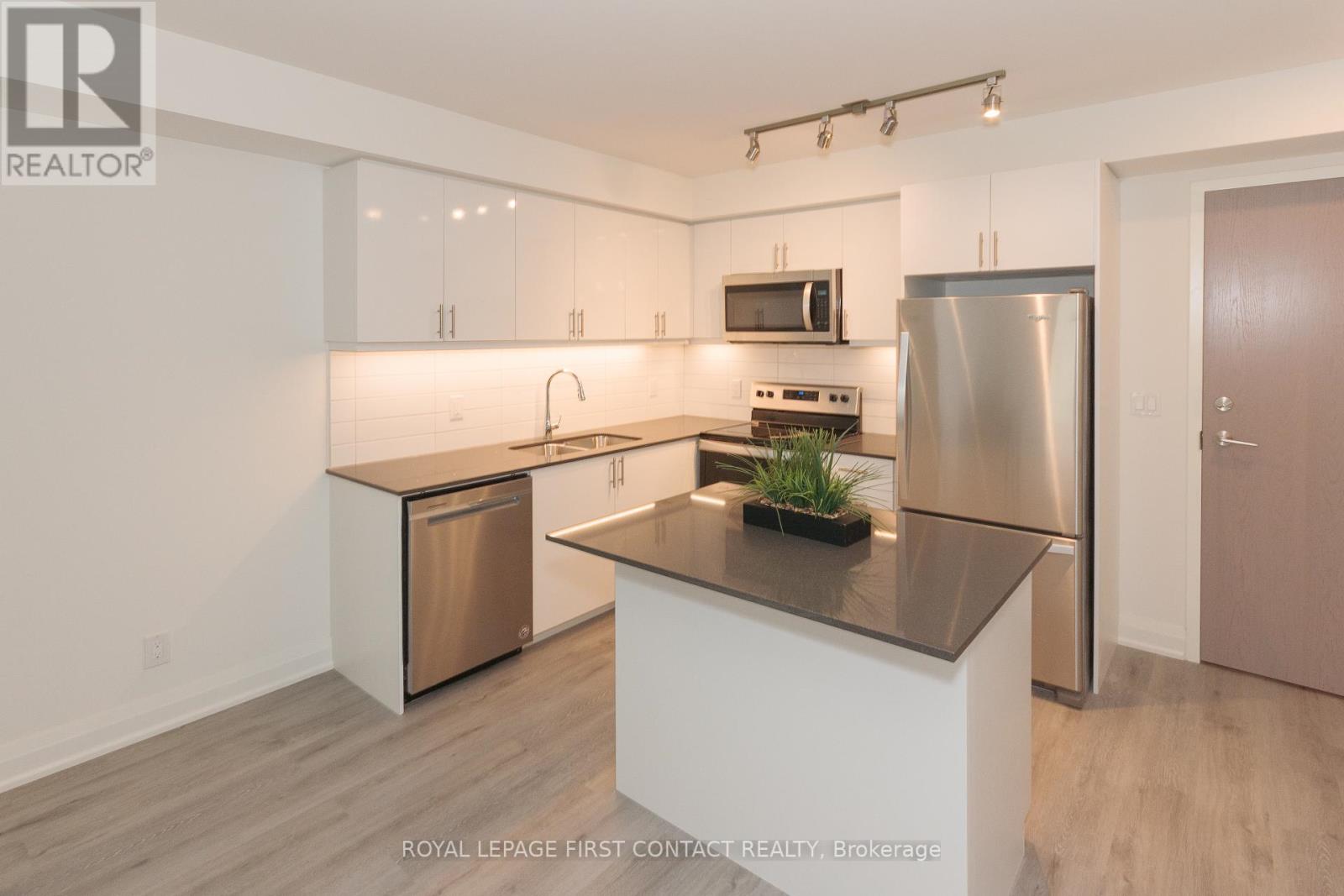 #208 -58 LAKESIDE TERR, #208