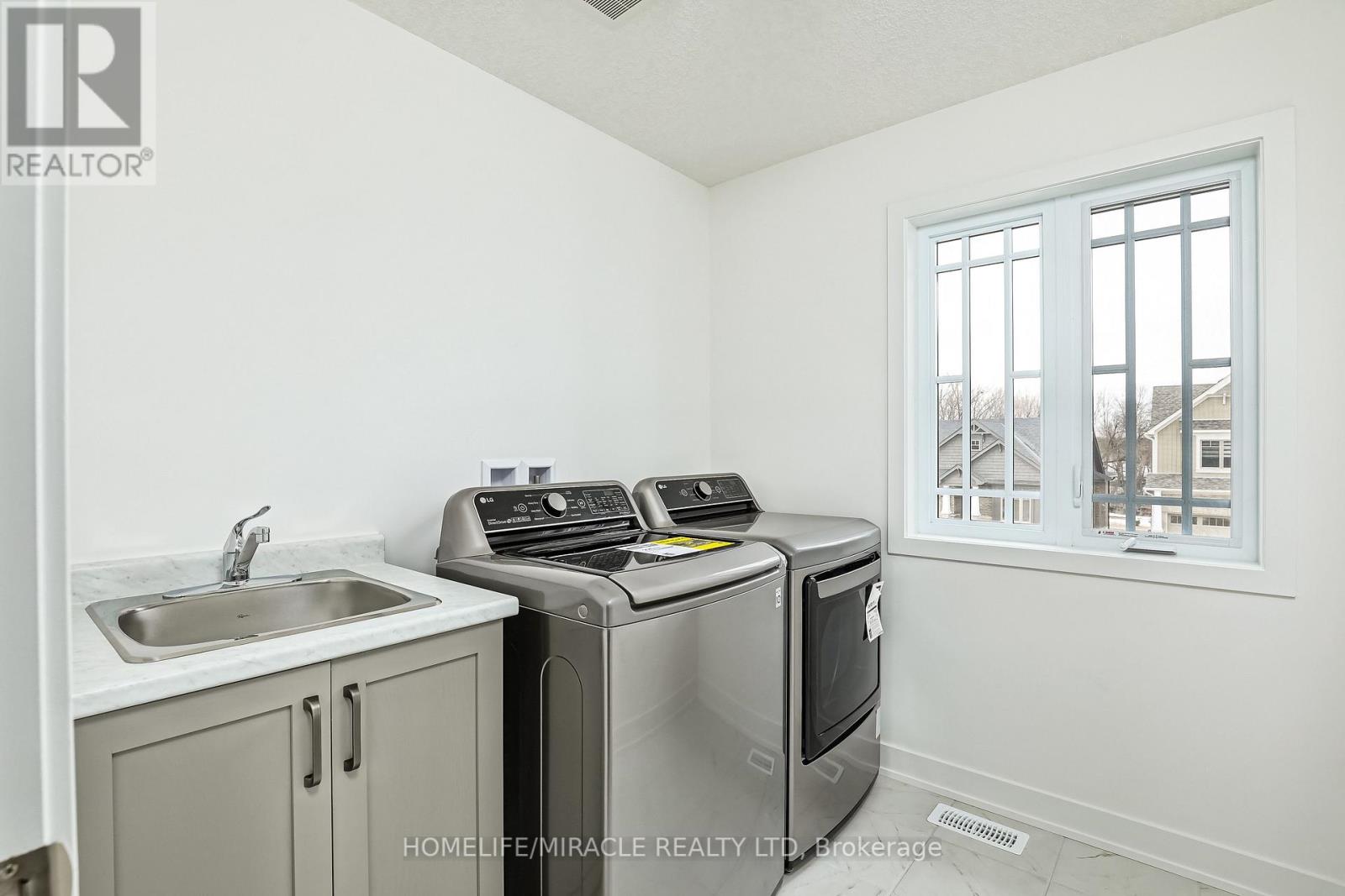 123 PLEWES DR