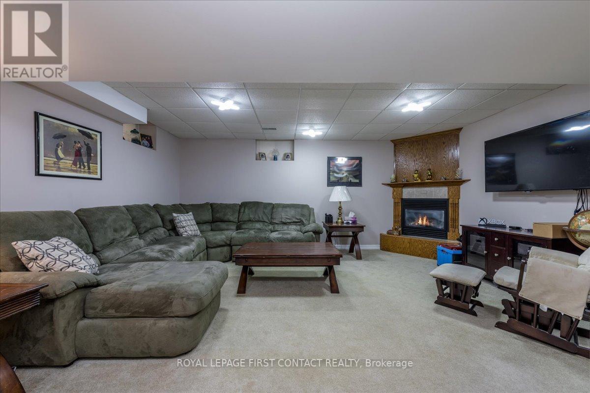 70 RED OAK DR
