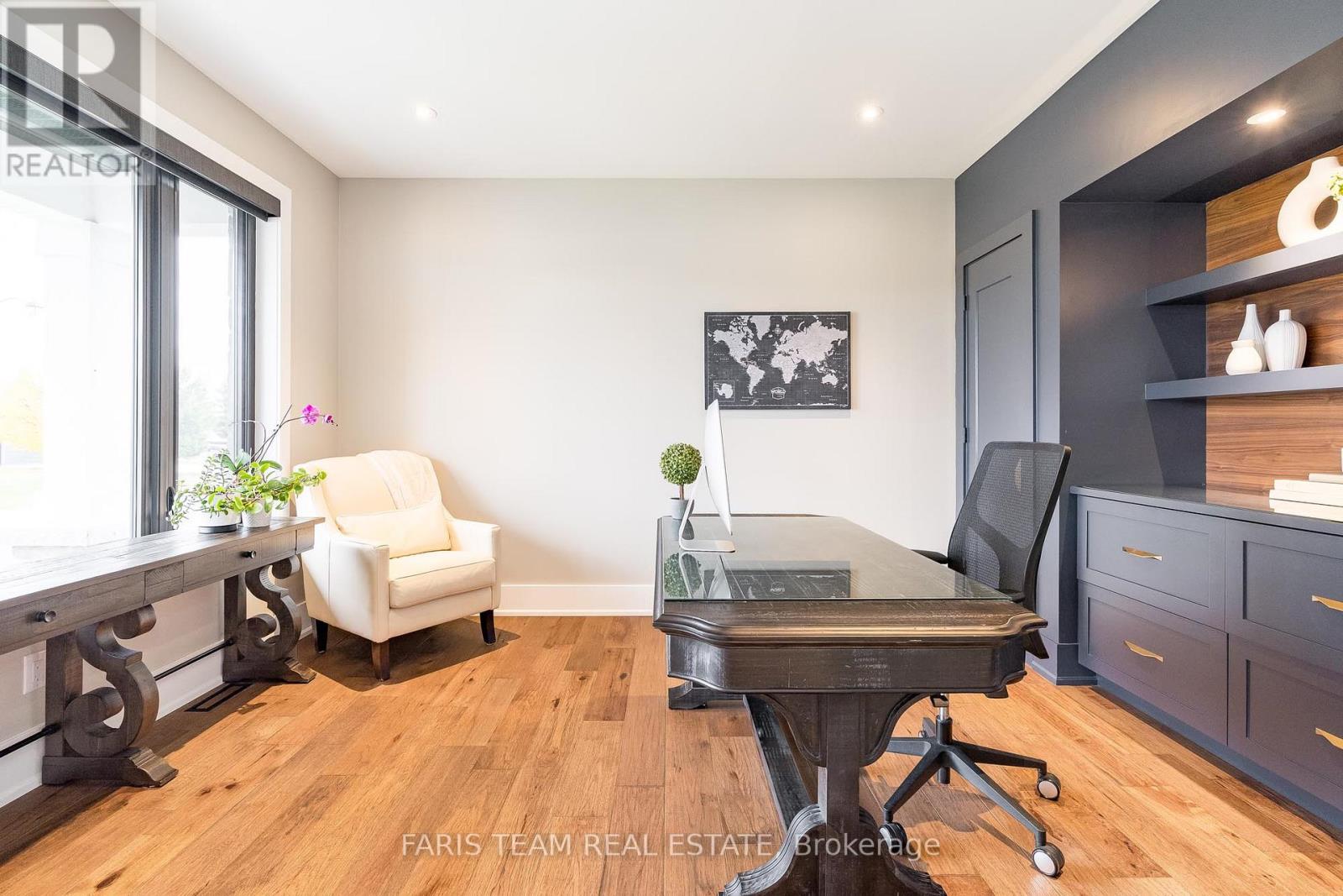 22 LLOYD COOK DR W