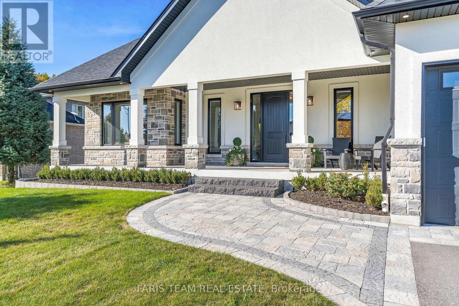 22 LLOYD COOK DR W