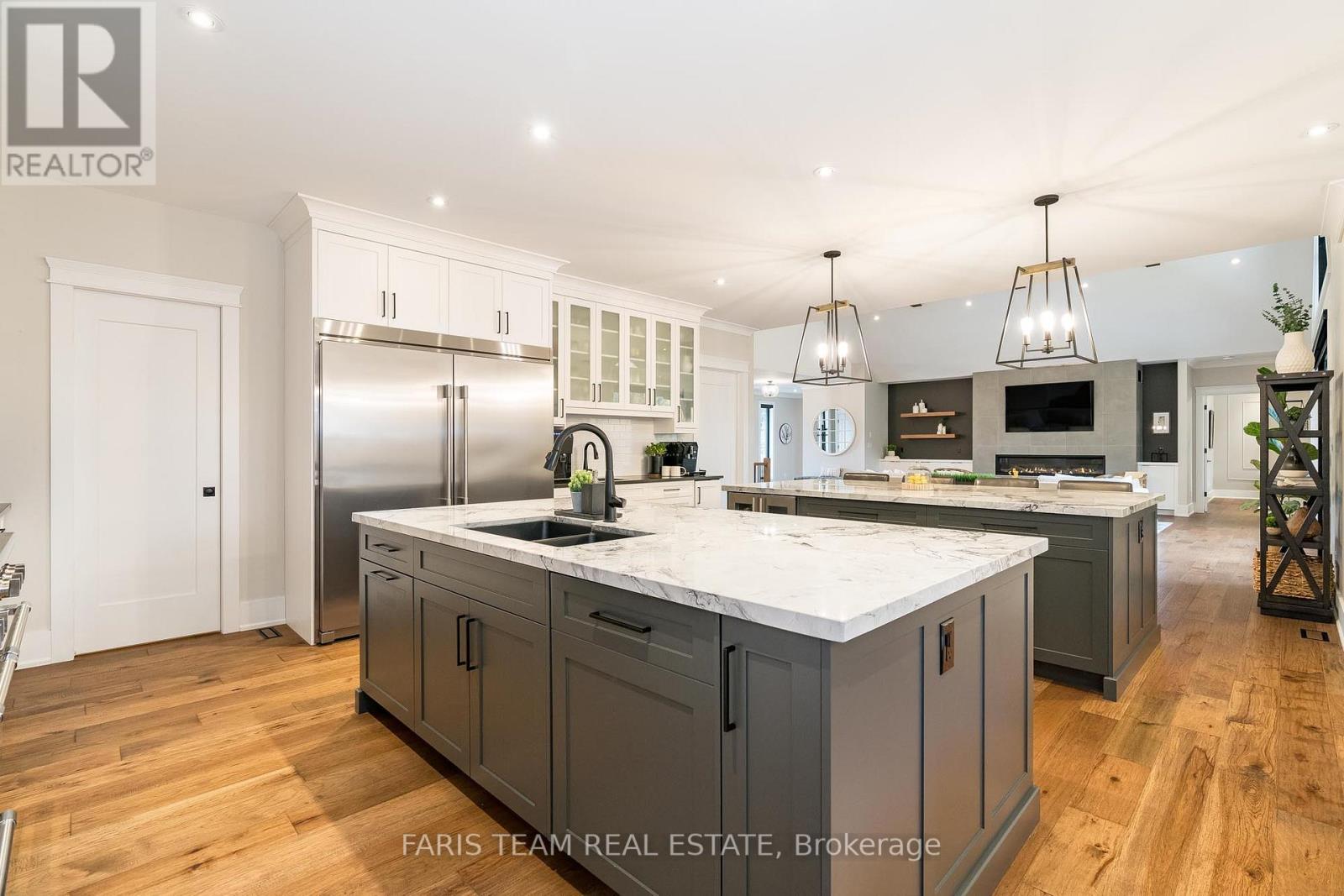 22 LLOYD COOK DR W