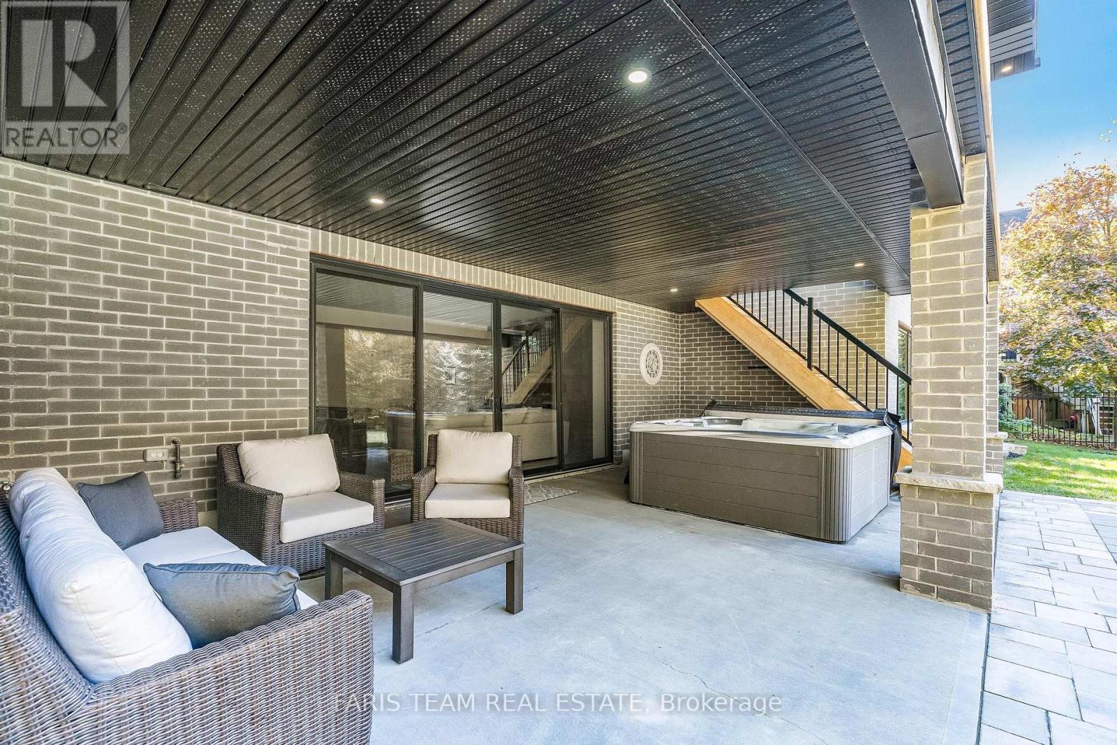 22 LLOYD COOK DR W