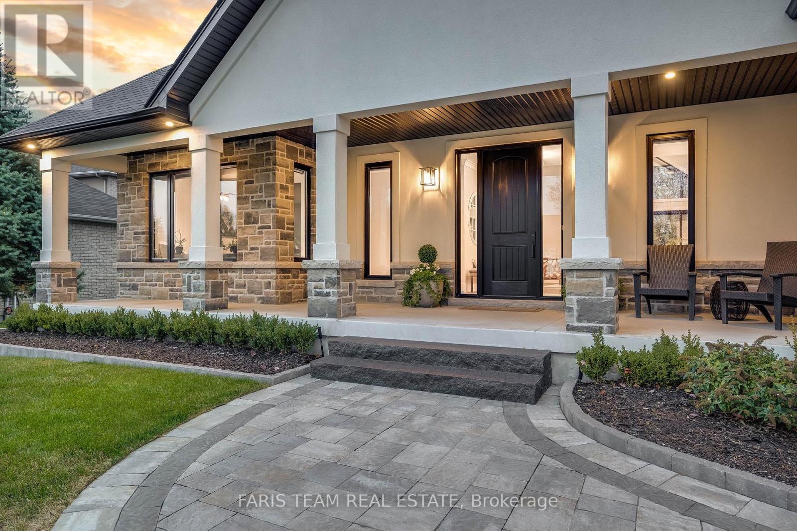 22 LLOYD COOK DR W