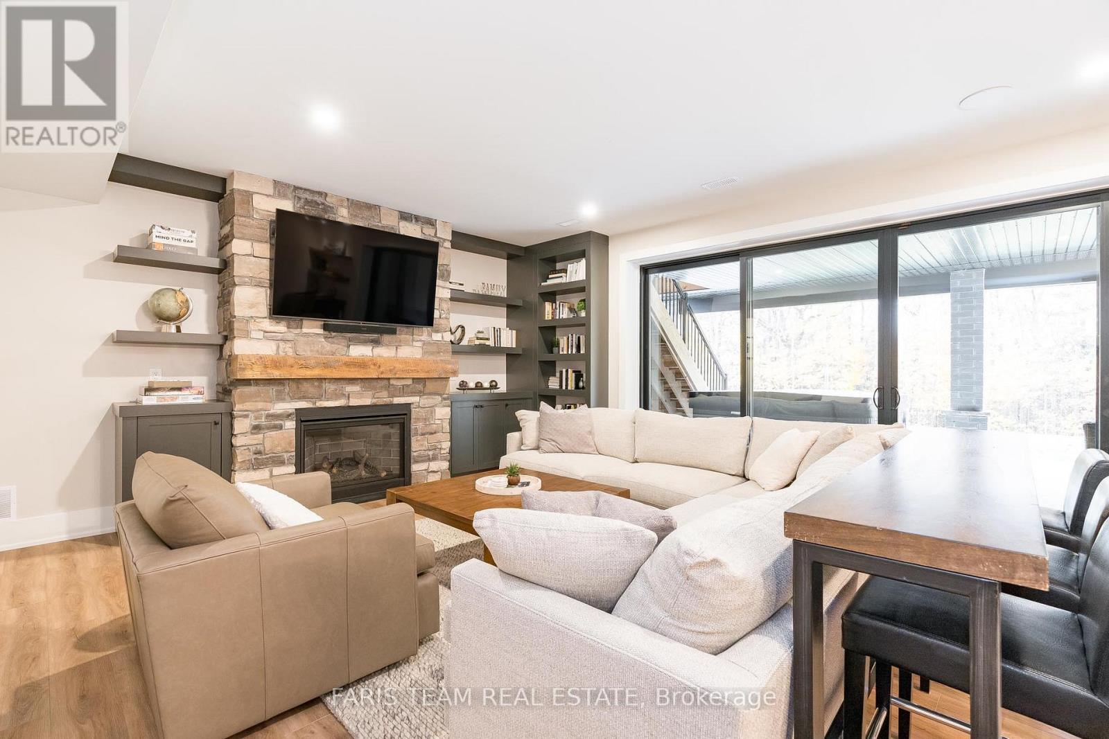 22 LLOYD COOK DR W