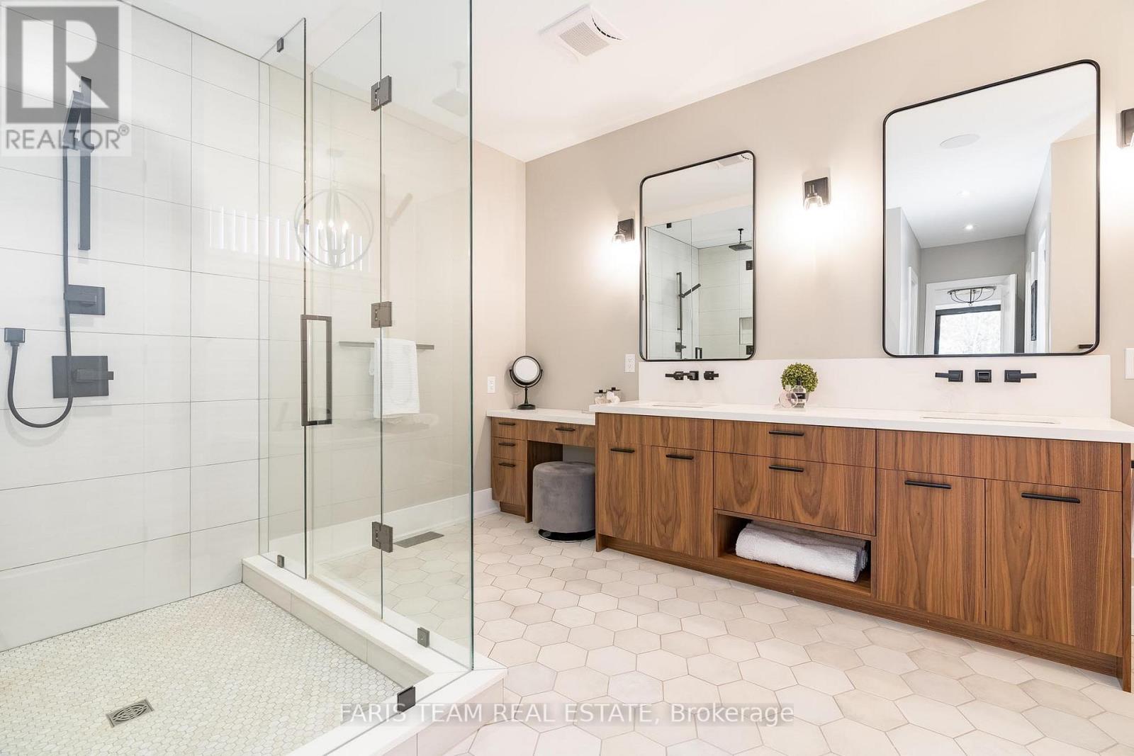 22 LLOYD COOK DR W