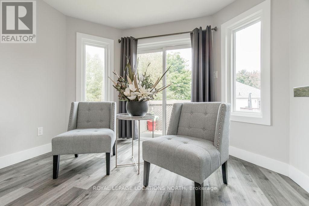 1 TIMBERLAND CRES