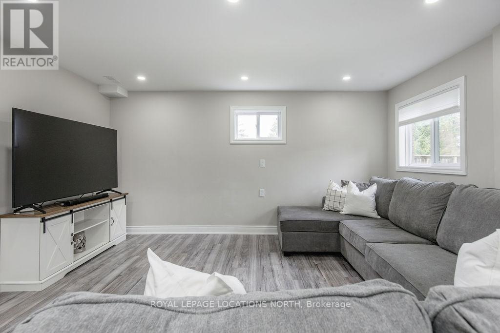 1 TIMBERLAND CRES
