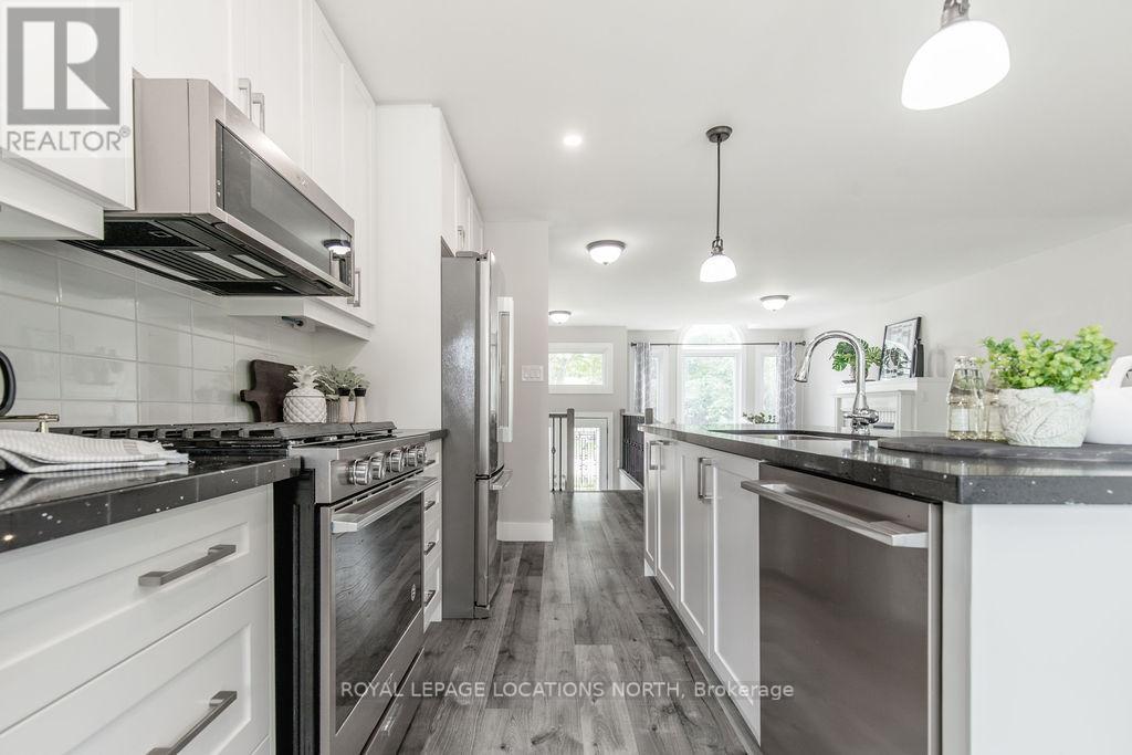 1 TIMBERLAND CRES