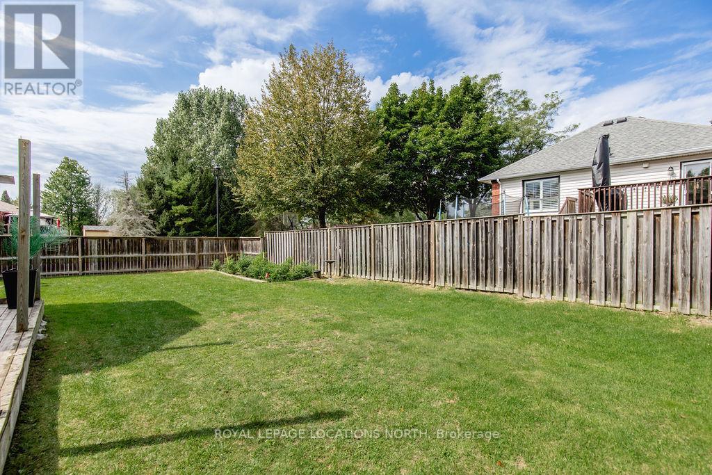 1 TIMBERLAND CRES