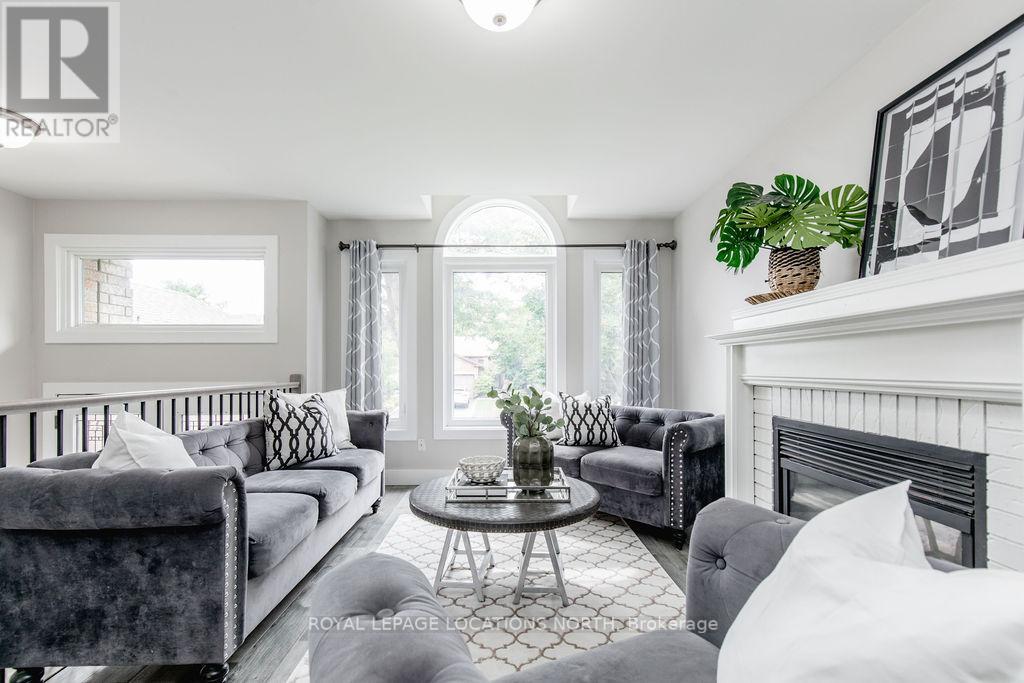 1 TIMBERLAND CRES