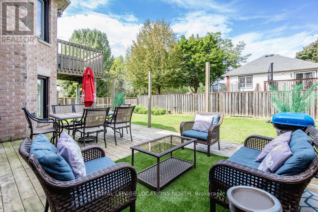 1 TIMBERLAND CRES