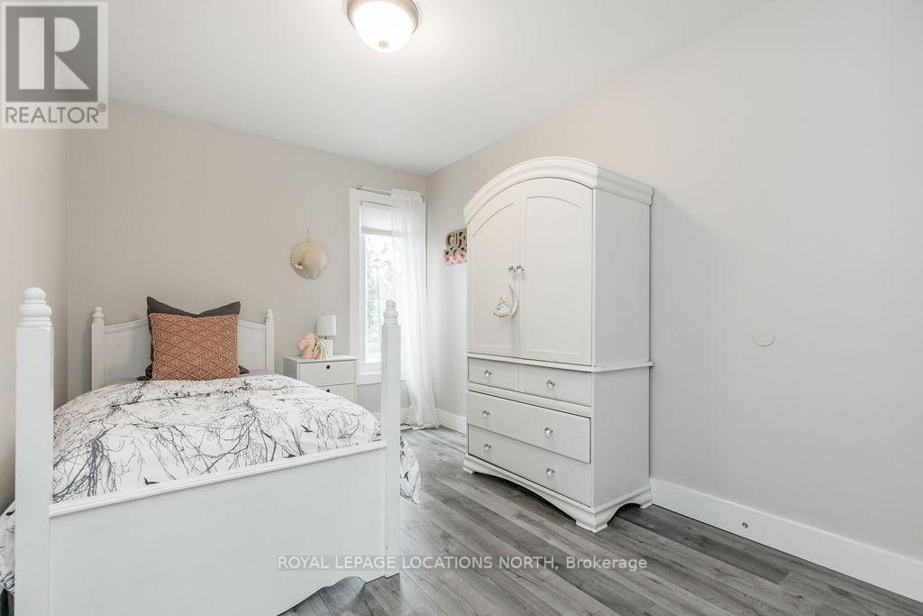 1 TIMBERLAND CRES