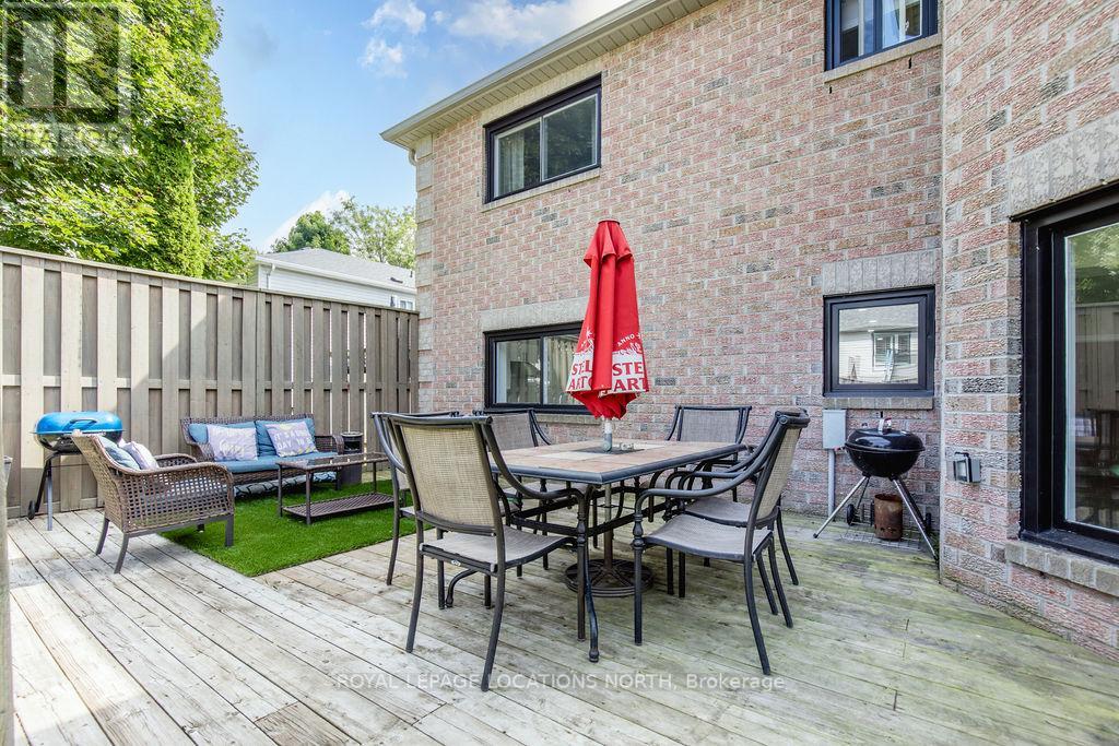 1 TIMBERLAND CRES