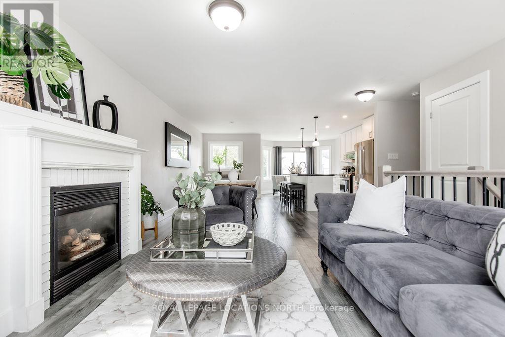 1 TIMBERLAND CRES