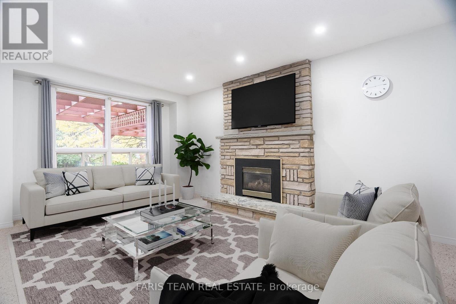 17 CARMICHAEL CRT
