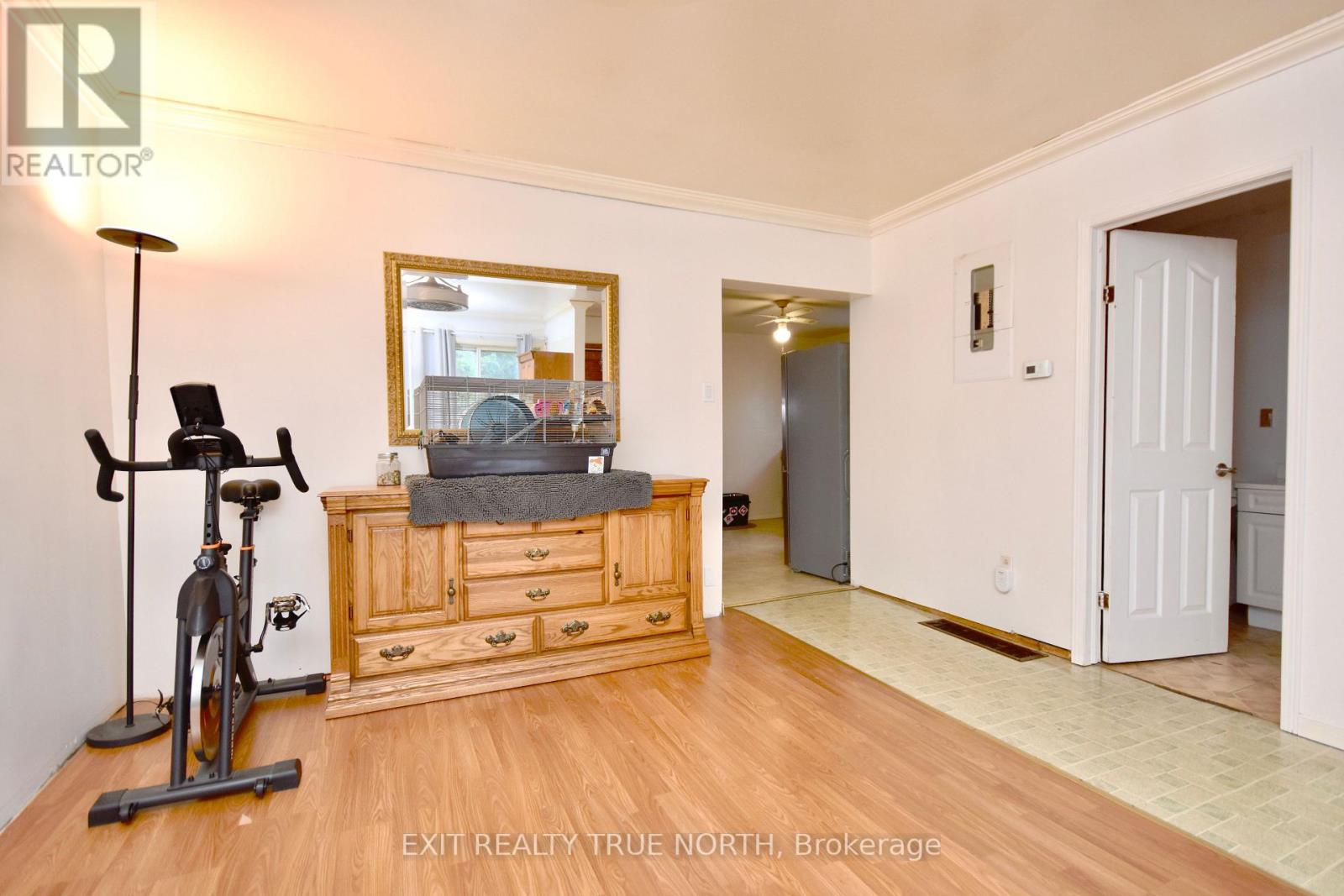 122 ELGIN ST