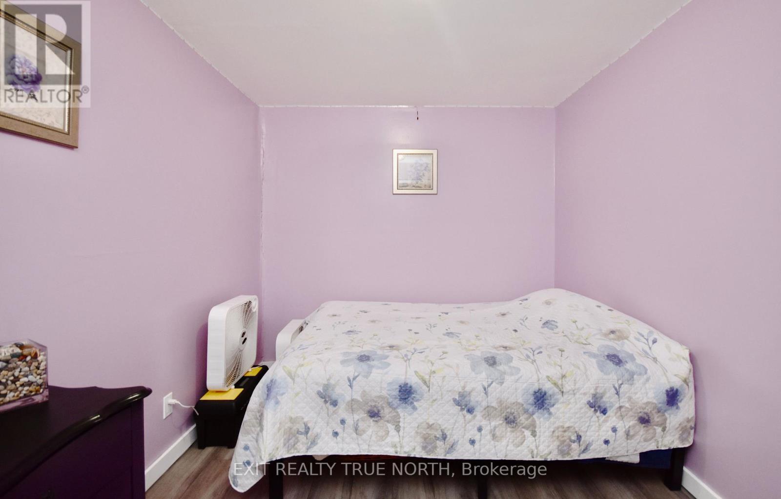 122 ELGIN ST