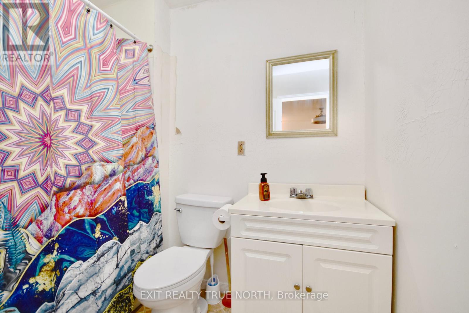 122 ELGIN ST
