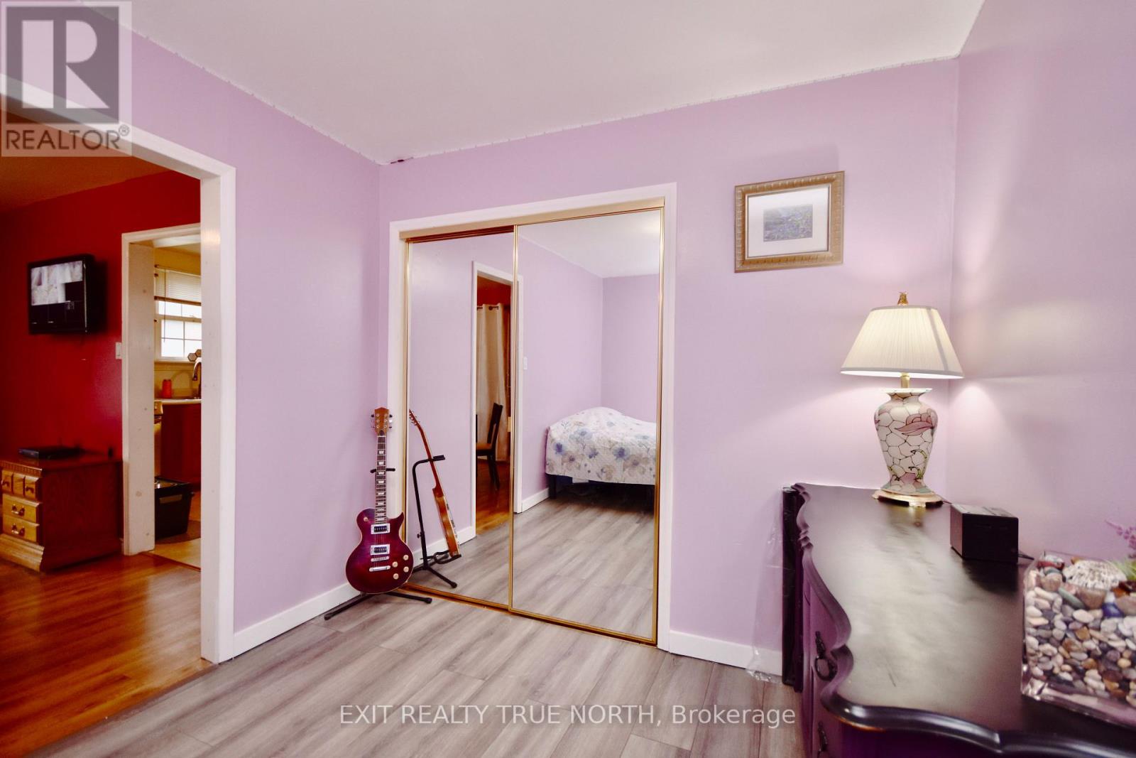 122 ELGIN ST