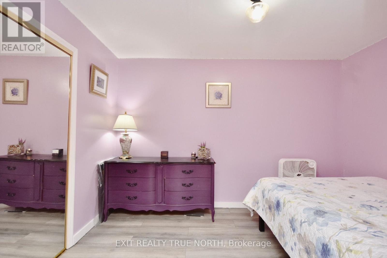 122 ELGIN ST