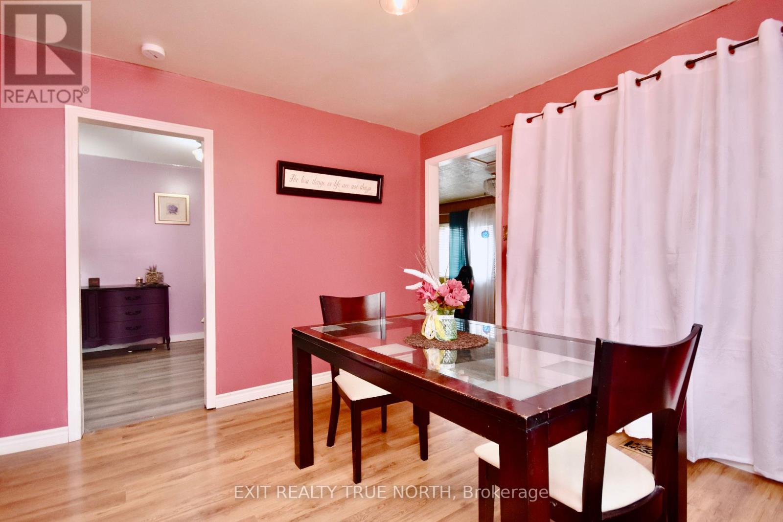 122 ELGIN ST